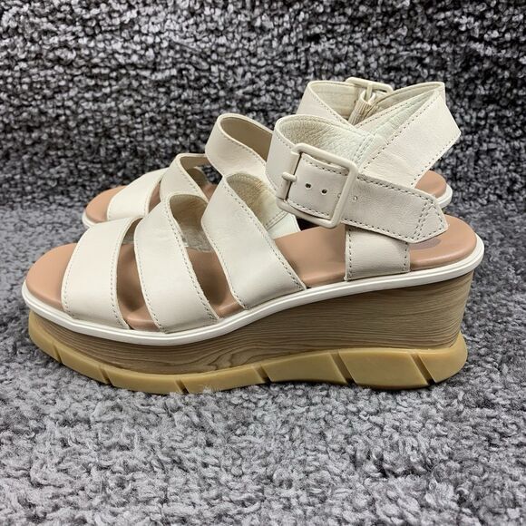 Sorel Joanie lll Women's Ankle Strap in chalk/ Gum Size 8 - Picture 2 of 7